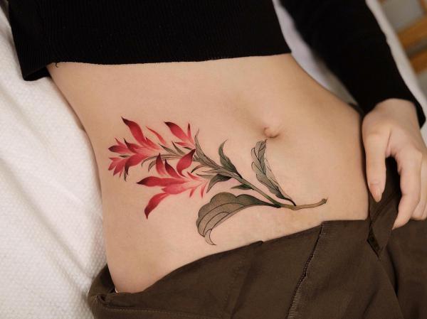 140 Meaningful Stomach Tattoos for Women