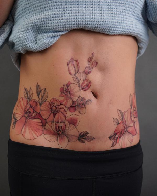 140 Meaningful Stomach Tattoos for Women