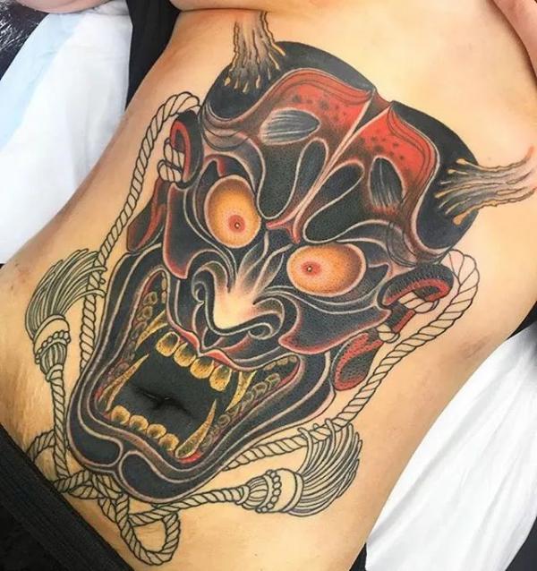 140 Meaningful Stomach Tattoos for Women