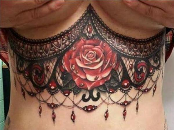 140 Meaningful Stomach Tattoos for Women