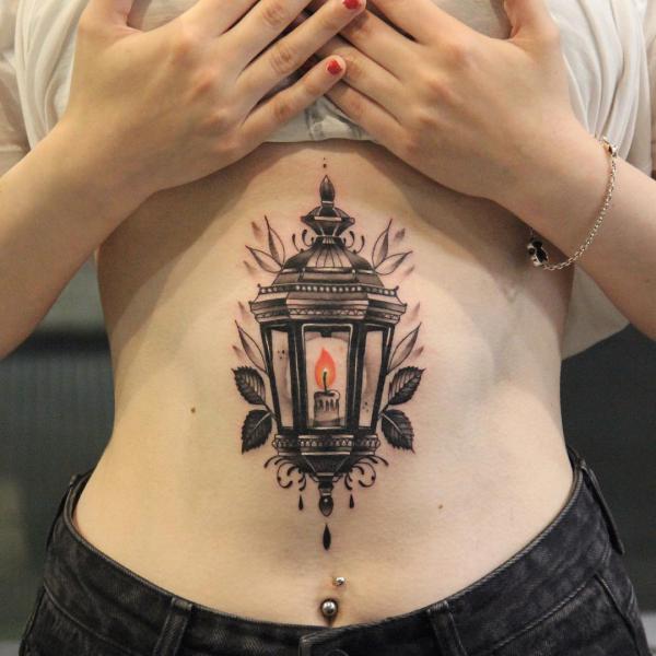 140 Meaningful Stomach Tattoos for Women