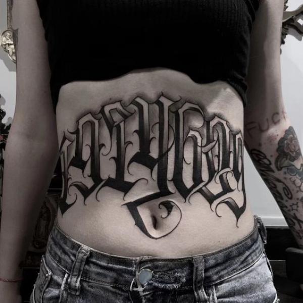 140 Meaningful Stomach Tattoos for Women