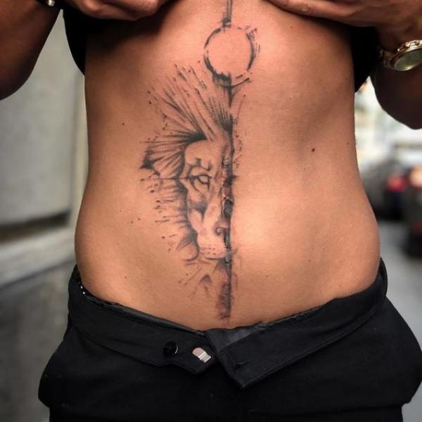 140 Meaningful Stomach Tattoos for Women