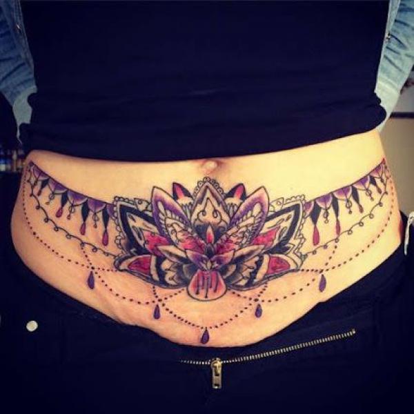 140 Meaningful Stomach Tattoos for Women