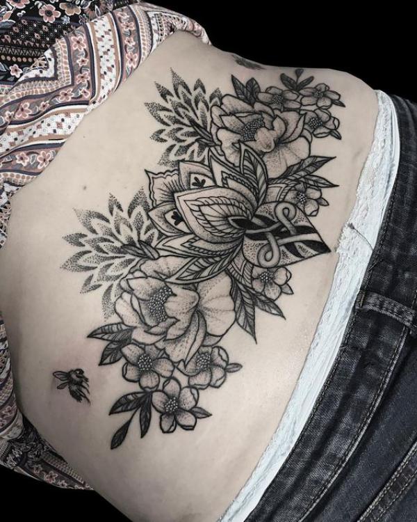 140 Meaningful Stomach Tattoos for Women