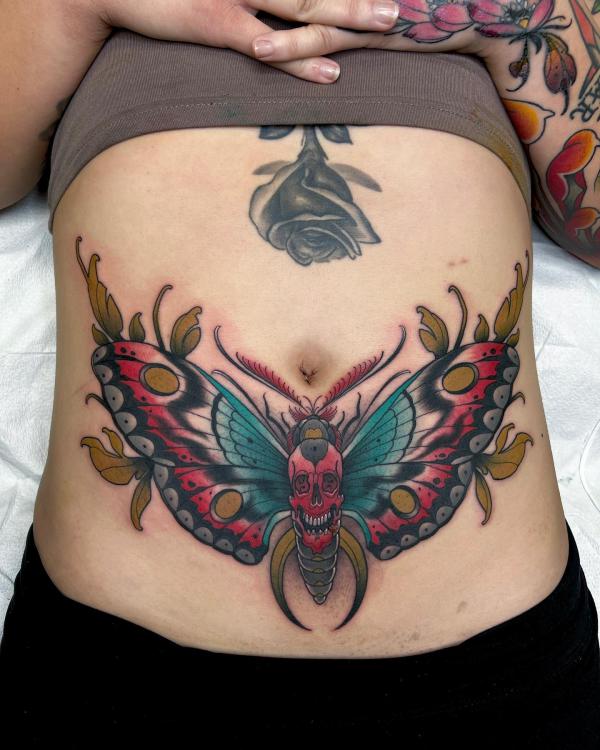 140 Meaningful Stomach Tattoos for Women