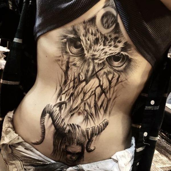 140 Meaningful Stomach Tattoos for Women