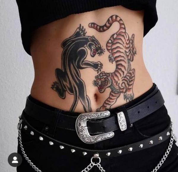 140 Meaningful Stomach Tattoos for Women