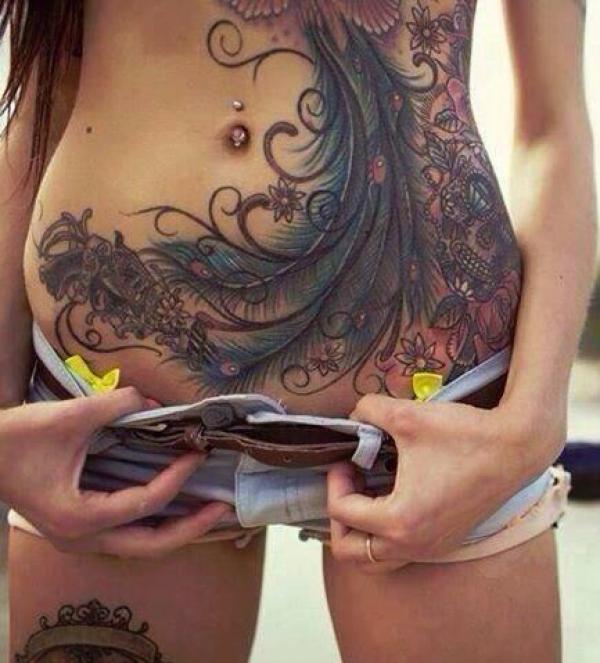 140 Meaningful Stomach Tattoos for Women