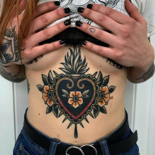 140 Meaningful Stomach Tattoos for Women