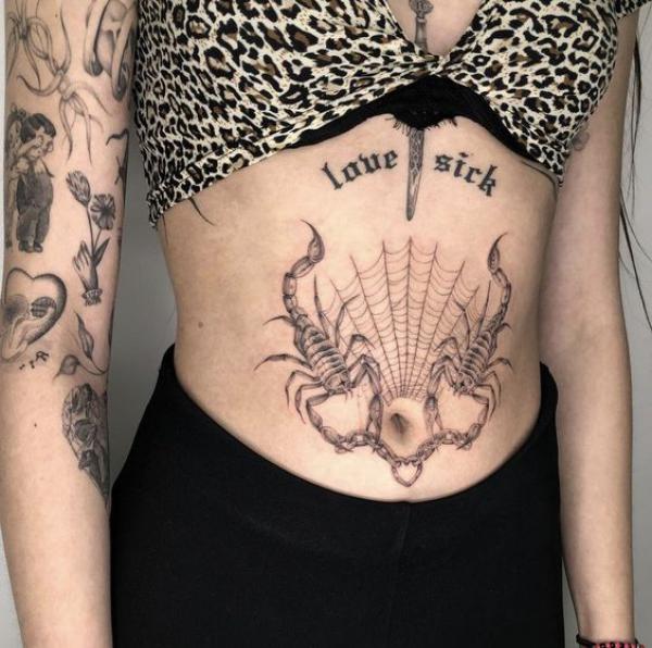 140 Meaningful Stomach Tattoos for Women