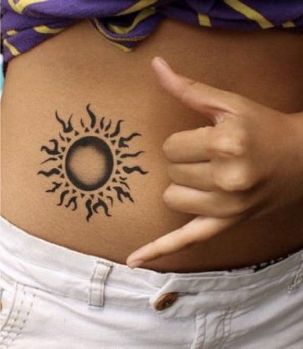 140 Meaningful Stomach Tattoos for Women