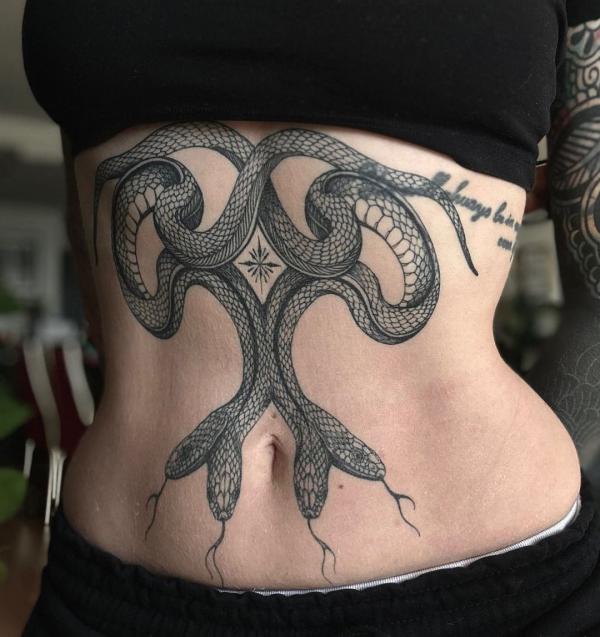 140 Meaningful Stomach Tattoos for Women