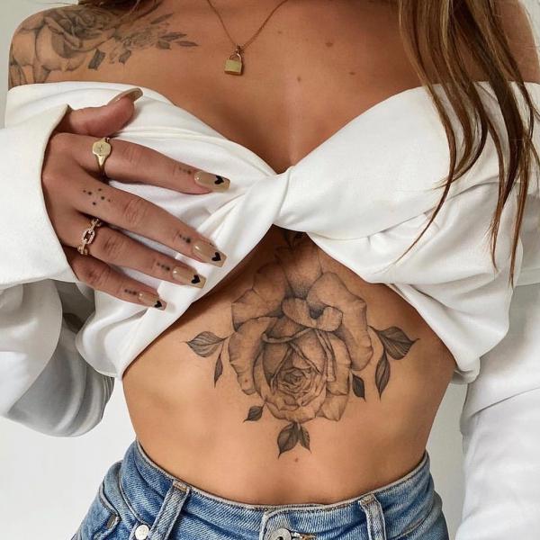 140 Meaningful Stomach Tattoos for Women