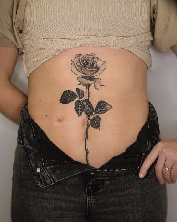 140 Meaningful Stomach Tattoos for Women