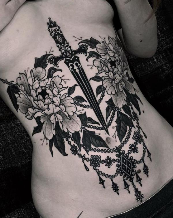 140 Meaningful Stomach Tattoos for Women