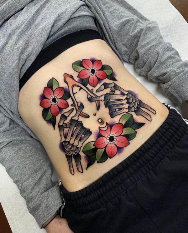 140 Meaningful Stomach Tattoos for Women