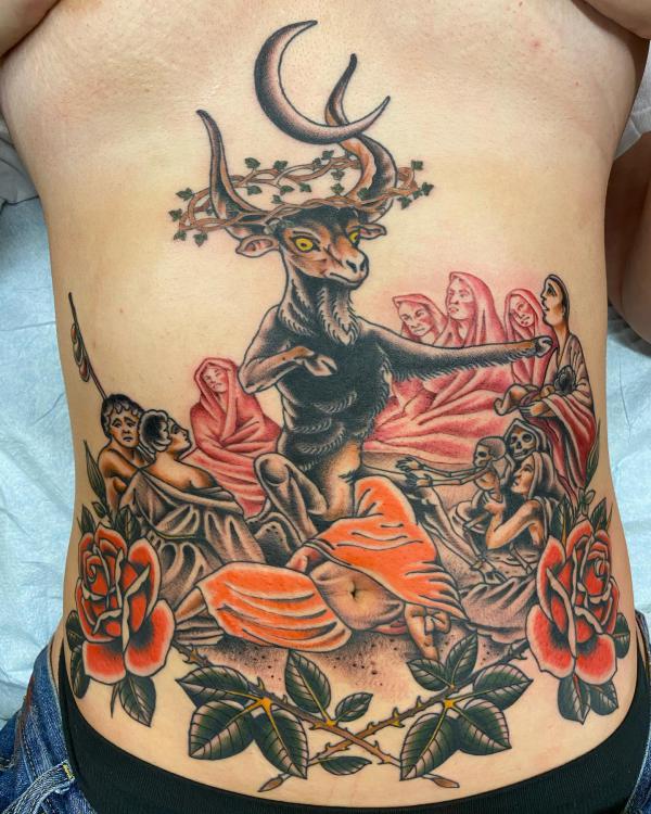 140 Meaningful Stomach Tattoos for Women