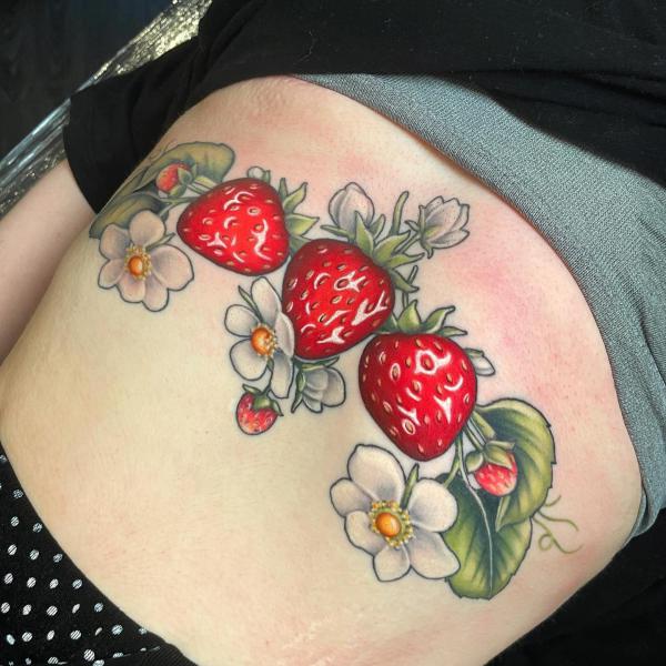 140 Meaningful Stomach Tattoos for Women