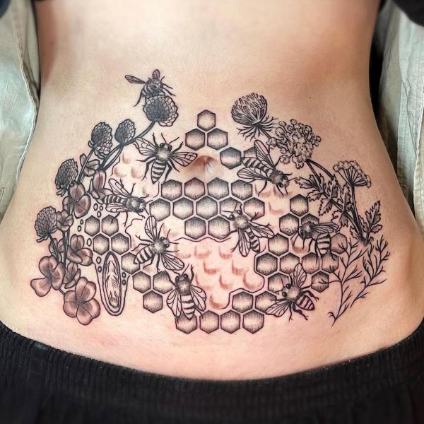 140 Meaningful Stomach Tattoos for Women