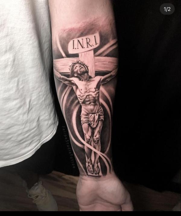 50 Meaningful Cross Tattoos with Jesus
