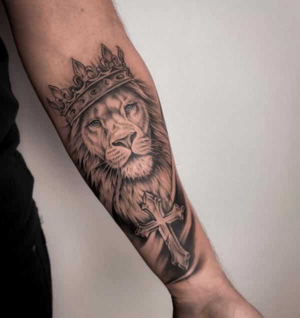 The Majestic Blend: Cross with Lion Tattoos
