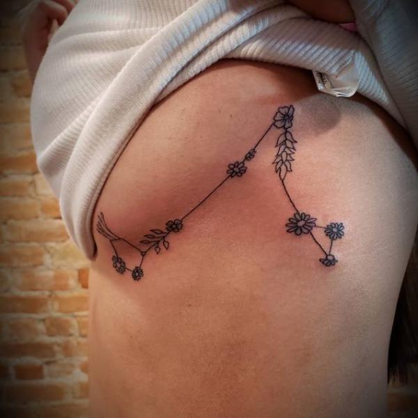 80 Cute Side Boob Tattoos for women