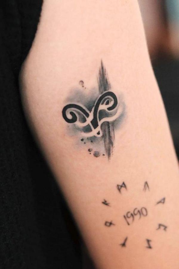 100 Meaningful Aquarius Tattoos for Men and Women