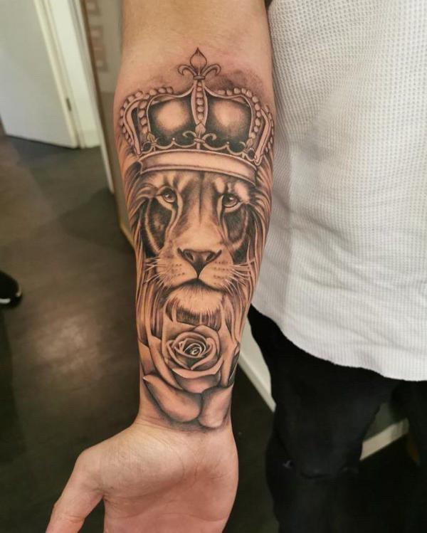 80 Stunning Lion King Tattoo Designs