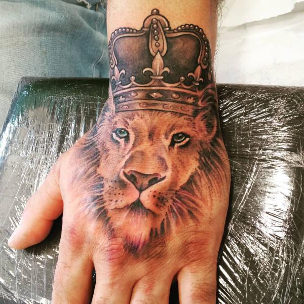 80 Stunning Lion King Tattoo Designs