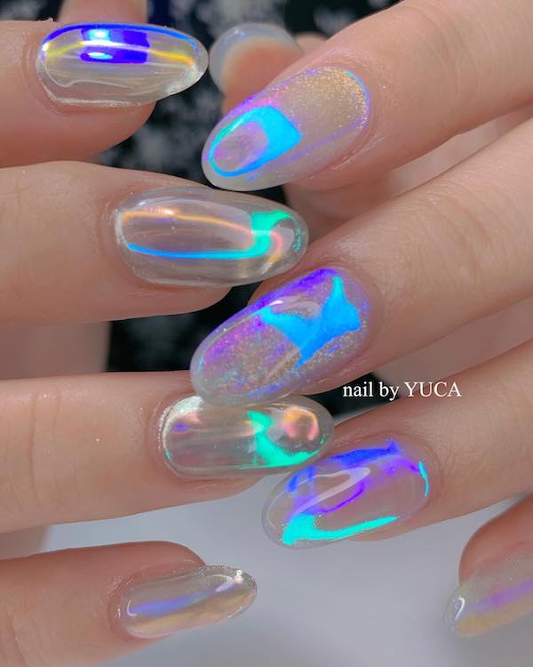 Holographic Nails: Easy Steps to Create Stunning Looks