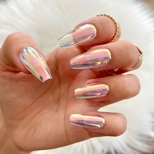 Holographic Nails: Easy Steps to Create Stunning Looks