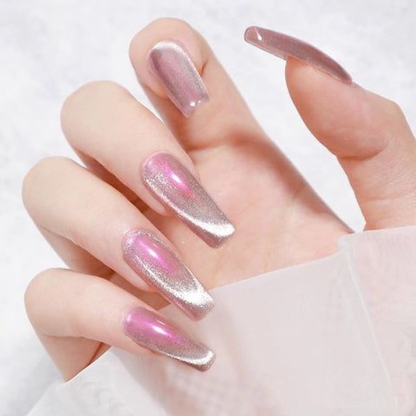 Holographic Nails: Easy Steps to Create Stunning Looks