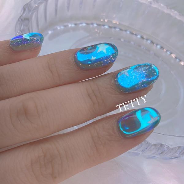 Holographic Nails: Easy Steps to Create Stunning Looks