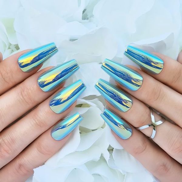 Holographic Nails: Easy Steps to Create Stunning Looks