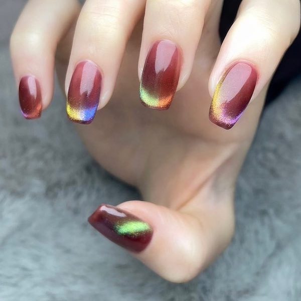 Holographic Nails: Easy Steps to Create Stunning Looks