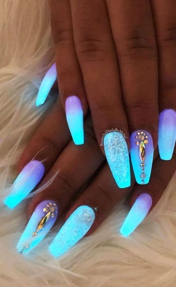 Holographic Nails: Easy Steps to Create Stunning Looks