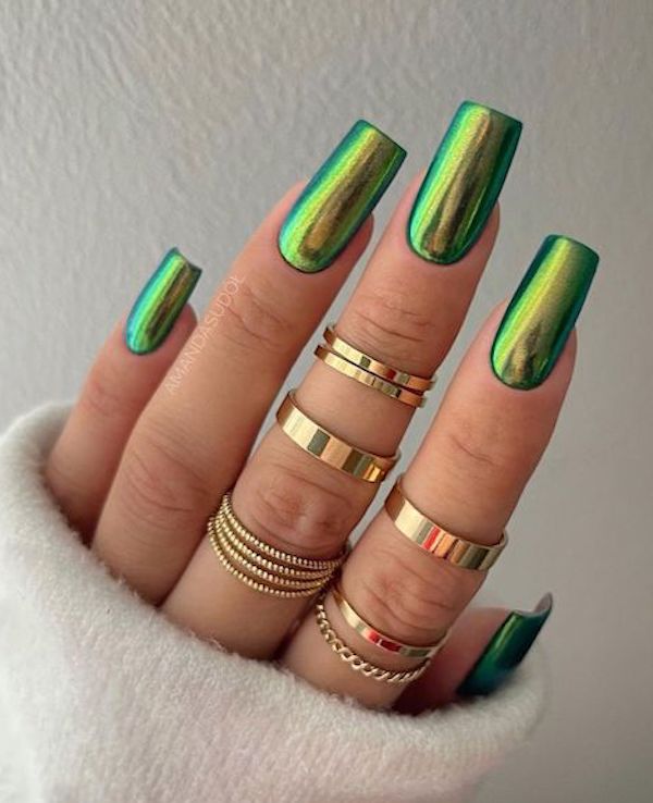 Holographic Nails: Easy Steps to Create Stunning Looks