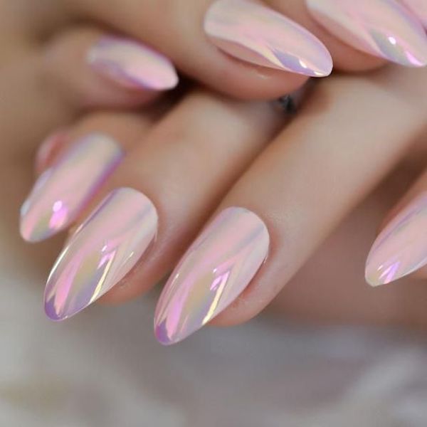 Holographic Nails: Easy Steps to Create Stunning Looks