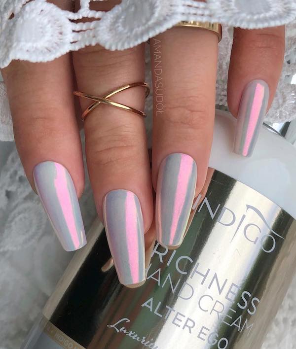 Holographic Nails: Easy Steps to Create Stunning Looks