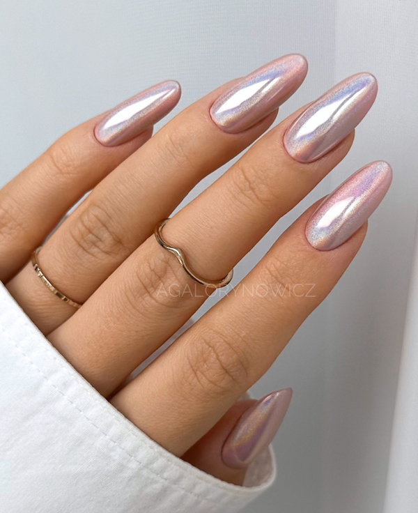 Holographic Nails: Easy Steps to Create Stunning Looks