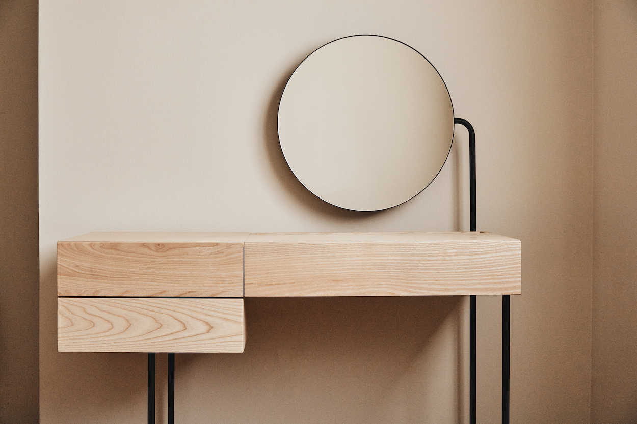 From Rustic to Modern: 30 Vanity Table Ideas for Your Beauty Space