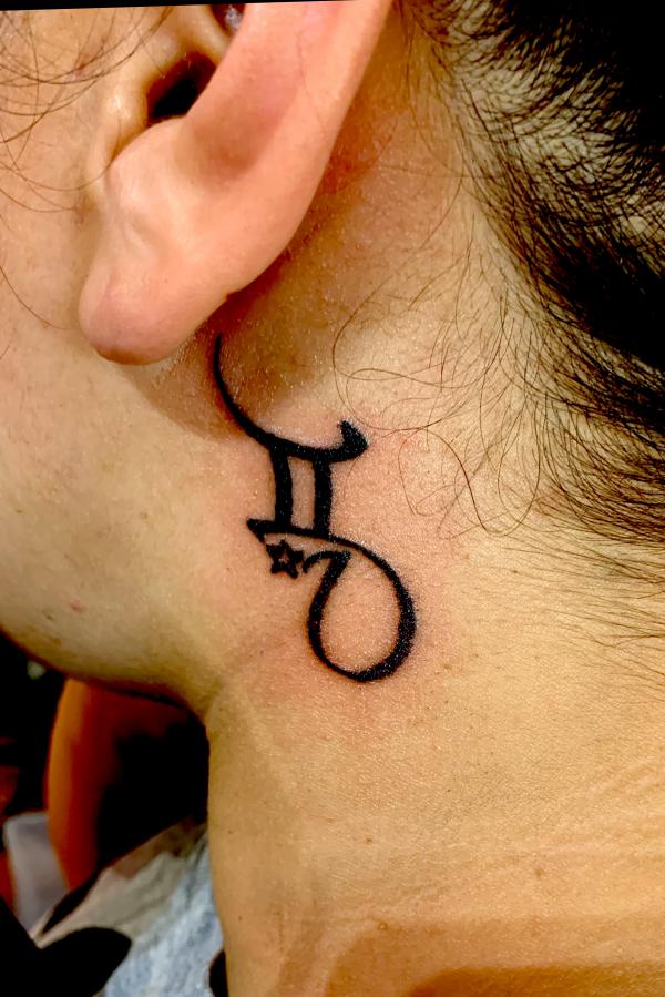 75 Behind the Ear Tattoo Ideas for Subtle Expression