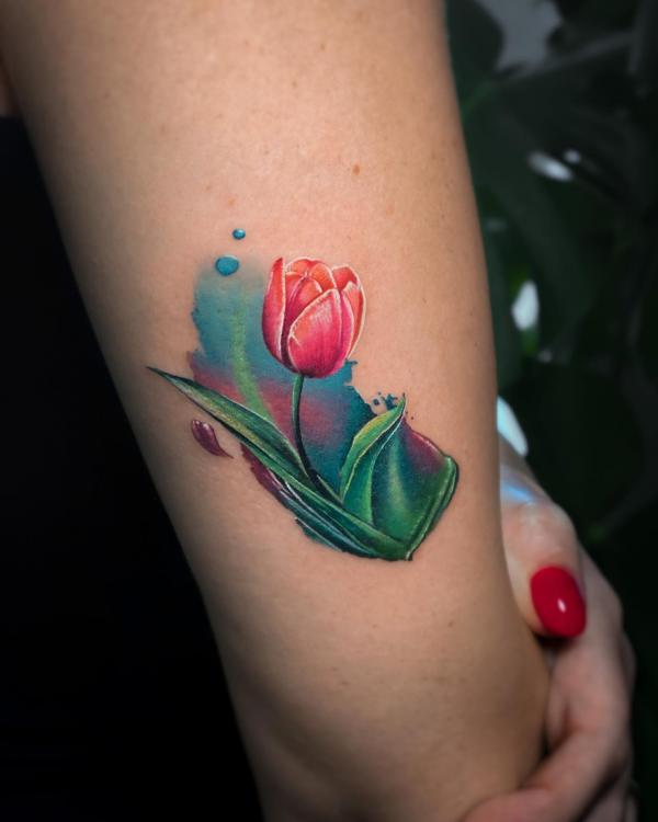 70 Creative Tricep Tattoos for Men and Women