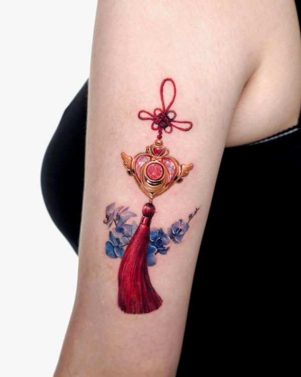 70 Creative Tricep Tattoos for Men and Women